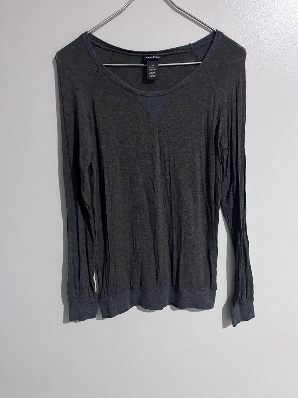 Rue21 Sweater Womens M Gray Lightweight Stretch Pullover Crew Neck Tight-Knit